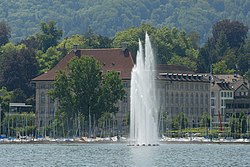 Kantor pusat perusahaan di Zurich