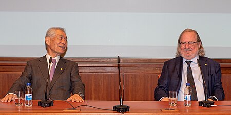 Tasuku Honjo och James P. Allison under Nobel presskonferens i Stockholm december 2018.