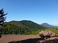 Du Puy de la Vache vue sur le Puy de Lassolas (1 183m) et de Mercoeur (1 249m).