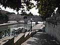 Embarque turístico na Ponte Garibaldi, en fronte á Illa Tiberina