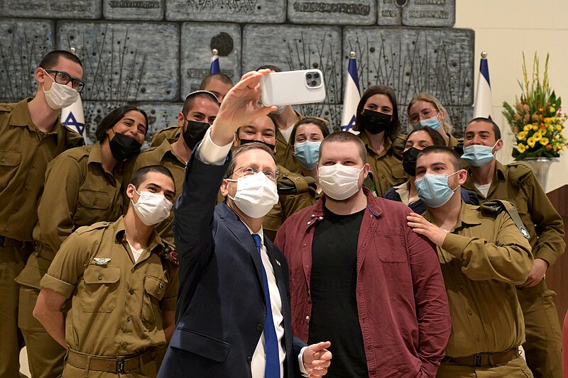 File:Isaac Herzog in Beit HaNassi, March 2022 (GPOABG 0381).jpg