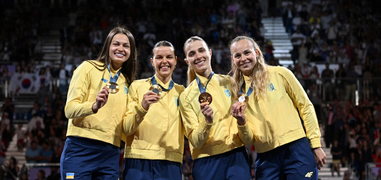 l'équipe d'escrime médaillée d'or : Olga Kharlan, Alina Komashchuk .