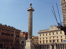 Piazza Colonna med Marcus Aurelius-kolonnen.