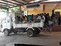 Ônibus na estação base Kyaikhtiyo