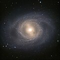 Pada grup Leo I, Messier 95 lebih terang dari saudara Messier 96.