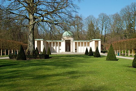 Koningin Astrid Memorial in Laken (architect Paul Bonduelle, 1938).