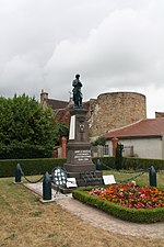 Monument aux morts d'Ainay-le-Château