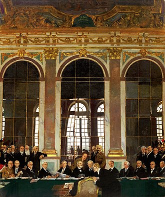 tableau : des hommes assis à deux longues tables dans la Galerie des glaces de Versailles