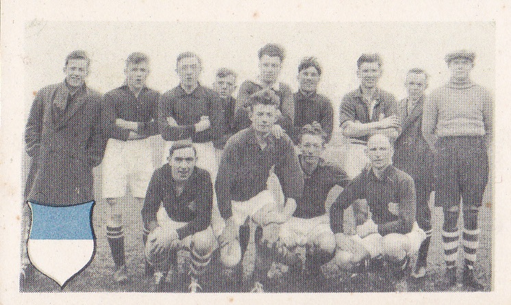 Stormvogels IJmuiden 1931-32. Effern staand vijfde van links