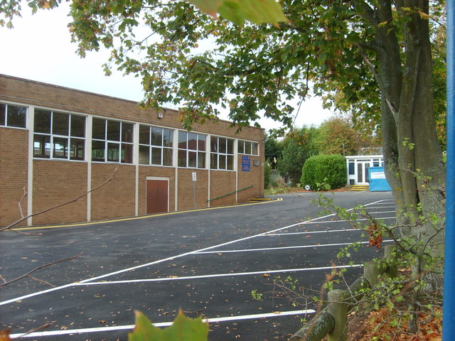 File:Hagley Catholic School - geograph.org.uk - 2638664.jpg