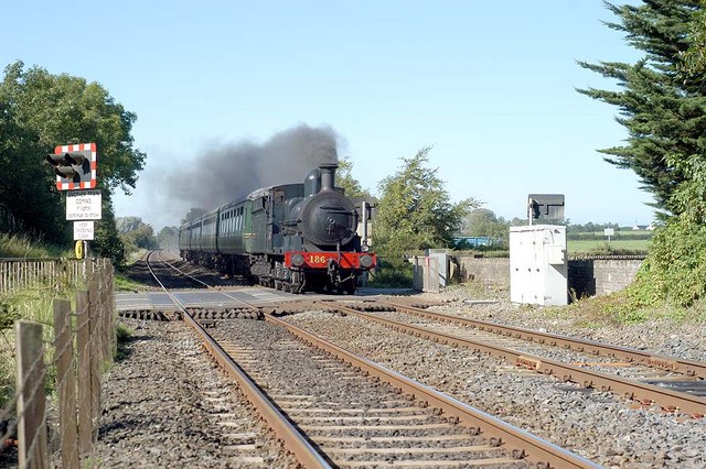 File:Steam passing Drumbane Crossing - geograph.org.uk - 314482.jpg