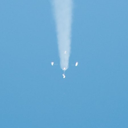 Dans le cas d'un vol nominal comme celui photographié ici, cette séparation dessine dans le ciel la croix de Korolev.