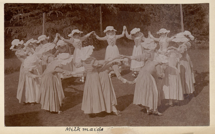 File:Milkmaids (4540422851).jpg