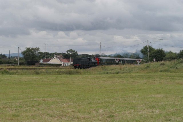 File:Macfin Level Crossing - geograph.org.uk - 344304.jpg