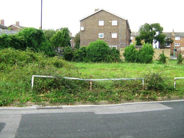 File:Former car park - geograph.org.uk - 3610281.jpg