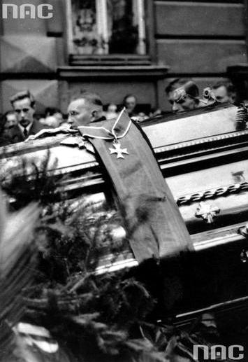 File:Funeral of Konrad Szubert in Lviv (1938)a.JPG