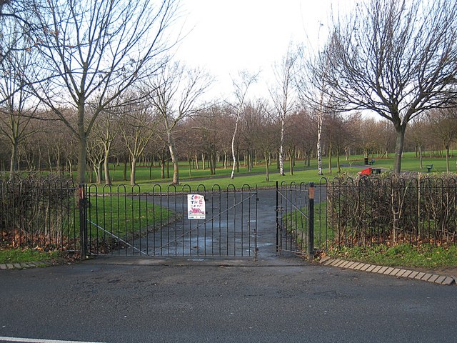 File:Entrance to Fairy Dell Park - geograph.org.uk - 1596695.jpg