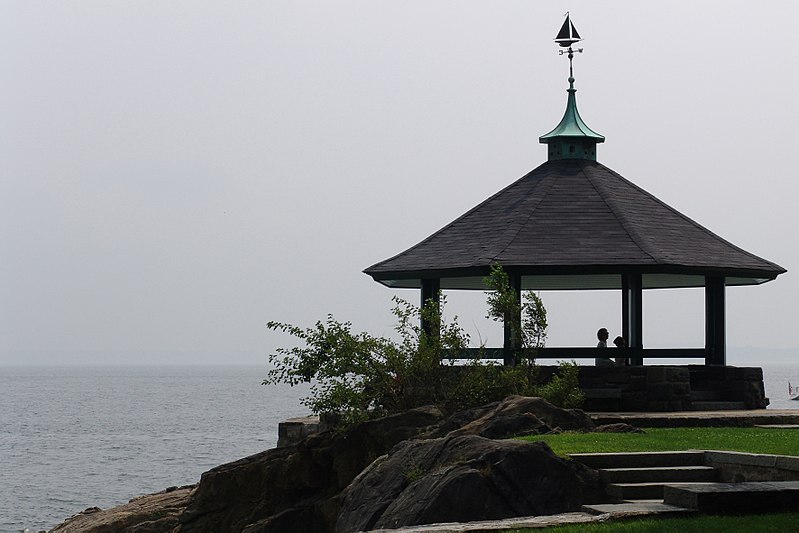 Datei:Larchmont manor park.jpg