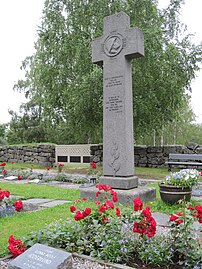 Pedersören sankarihautojen muistomerkki, 1948, Pietarsaari.