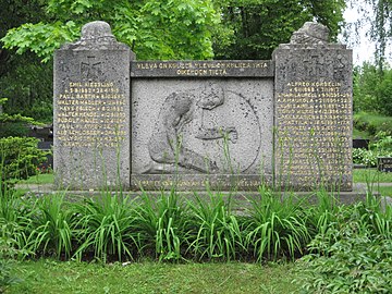 Lammin vapaussodan valkoisten muistomerkki, yhdessä Urho Heinäsen kanssa, 1920, Hämeenlinna.