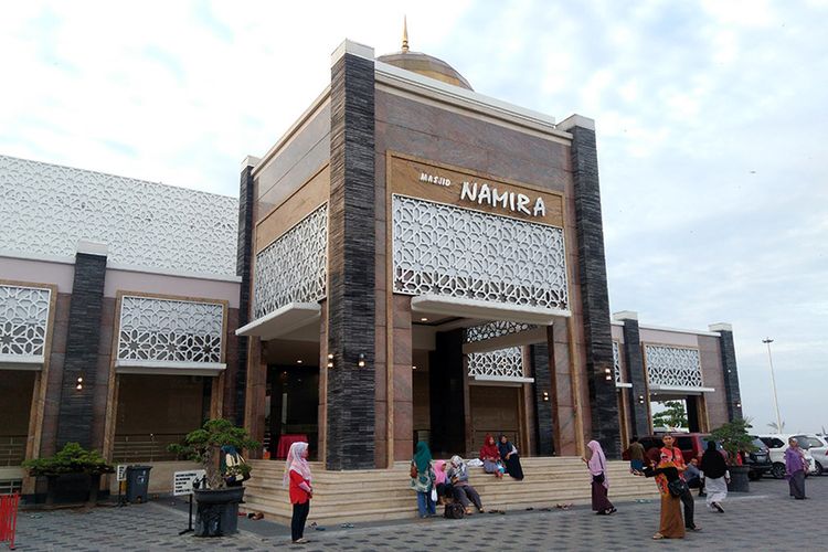 Berkas:Namira Mosque.jpg