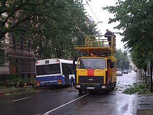 Tornītis Rīgā, tiek labots vētras laikā bojāts kontakttīkls