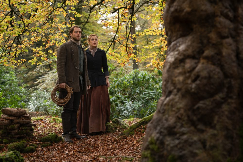 Richard Rankin and Sophie Skelton in 'Outlander.'