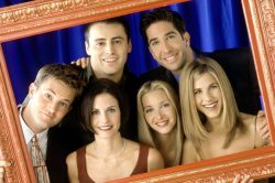 FRIENDS, Matthew Perry, Courteney Cox Arquette, Matt LeBlanc, Lisa Kudrow, David Schwimmer, Jennifer Aniston, (Season 5), 1994-2004, © Warner Bros. / Courtesy: Everett Collection