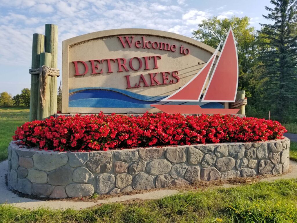 Welcome to Detroit Lakes sign