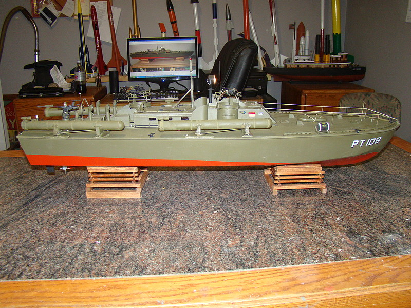 Dumas Typhoon Model Boat Kit