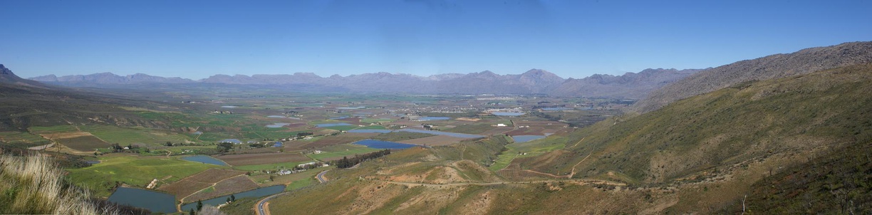  A panoramic view of the Ceres valley.