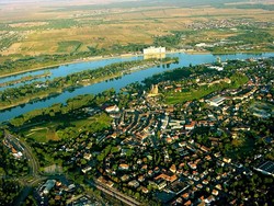 View of Breisach from above. The French town of Neuf-Brisach is located in the upper left corner.