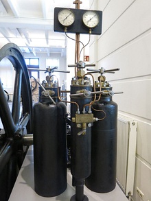 Air-blast injection system for an 1898 diesel engine