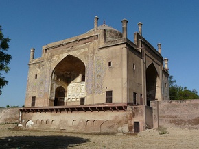 Other places of Interest. Clockwise from top: plan of the Taj Mahal Complex with the Mehtab Bagh gardens to the left; Jama Masjid; Chini Ka Rauza; and Tomb of Mariam-uz-Zamani.