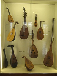 Lutes by Matthäus Büchenberg, 1613 (left) and by Matteo Sellas, 1641 in Museu de la Música de Barcelona