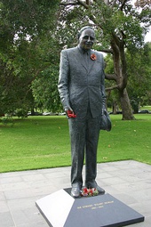 Statue of "Weary" Dunlop