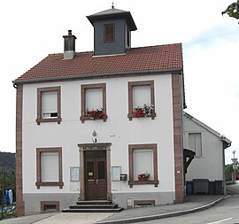 The town hall and school in Faucompierre