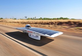 Tokai Challenger, the winner of the 2009 World Solar Challenge, with an average speed of 100.5 km/h (62 mph) over the 2,998 km (1,858 mi.) race