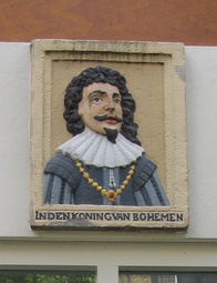 Gable stone commemorating Frederick V of Bohemia, Egelantiersgracht 153–159, Amsterdam