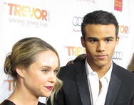 Jacob Artist y Becca Tobin (arriba) y Blake Jenner y Melissa Benoist (abajo), fueron la segunda generación del Club Glee en el programa.