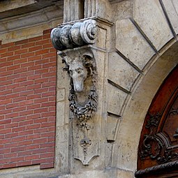 Baroque bucranium with a festoon on a corbel of the Hôtel d'Almeyras (Rue des Francs-Bourgeois no. 30), Paris, unknown architect, 17th century