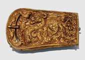 A golden belt buckle with dragon motif, Western Han