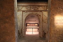 Liao tomb and sarcophagus, and burial dress made of metal wire