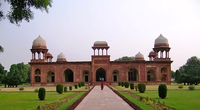 Other places of Interest. Clockwise from top: plan of the Taj Mahal Complex with the Mehtab Bagh gardens to the left; Jama Masjid; Chini Ka Rauza; and Tomb of Mariam-uz-Zamani.