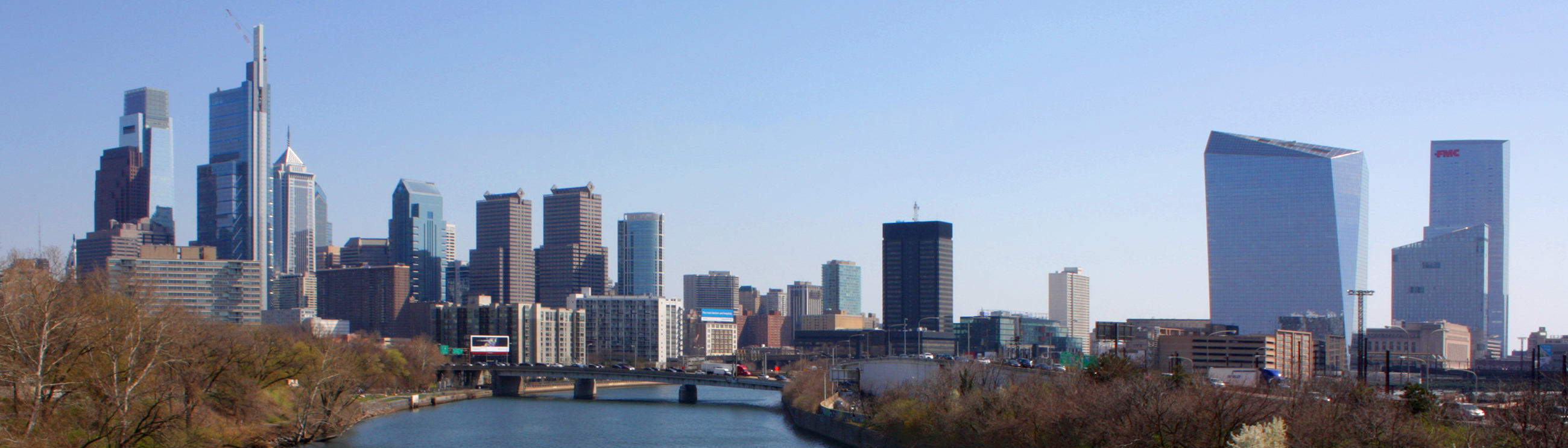  The skyline of Philadelphia seen from the northwest on the Spring Garden Street Bridge over the Schuylkill River in April 2018 (annotated version)