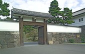 Kōraimon, outside