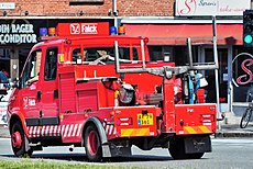 Boom truck with underlift