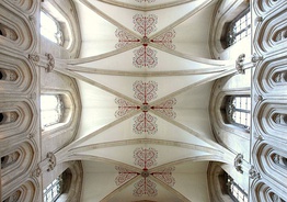 The horizontal line of the nave is emphasised by the unbroken galleries.