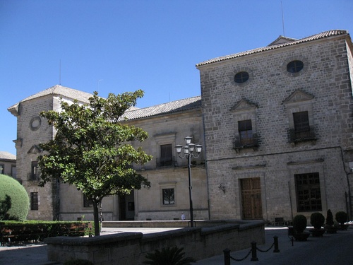 Palacio de las Cadenas desde la Plaza del Ayuntamiento.