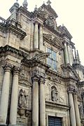 Detalle de la fachada de la iglesia de san Rosendo